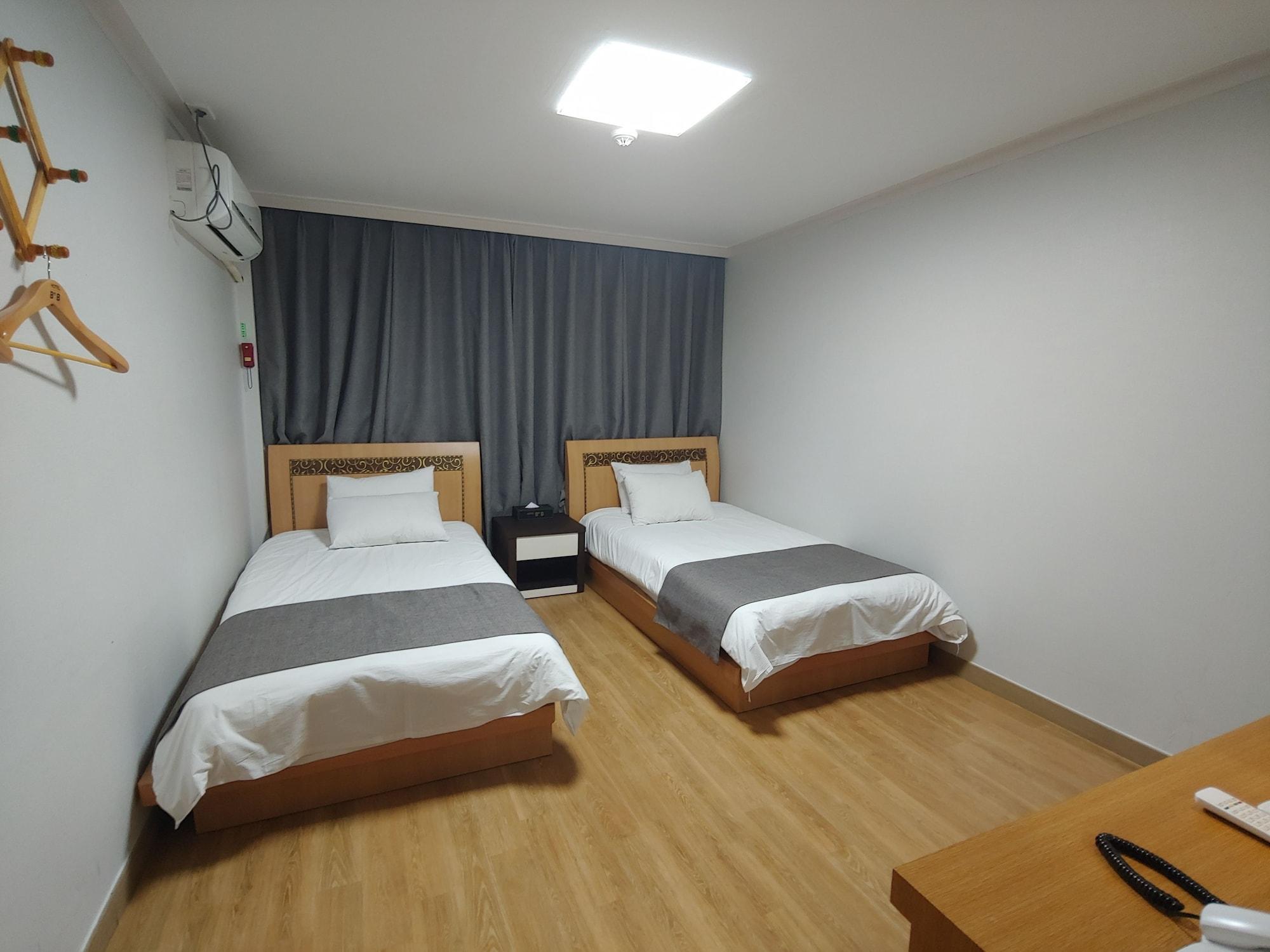 แกลเลอรี โฮเต็ล บีแอนด์บี Hotel เมืองเชจู ภายนอก รูปภาพ